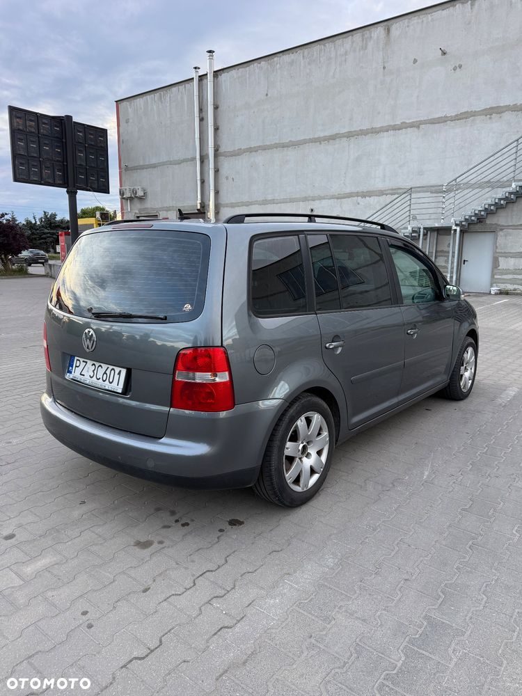 Volkswagen Touran 1.9 TDI Basis DSG - 4