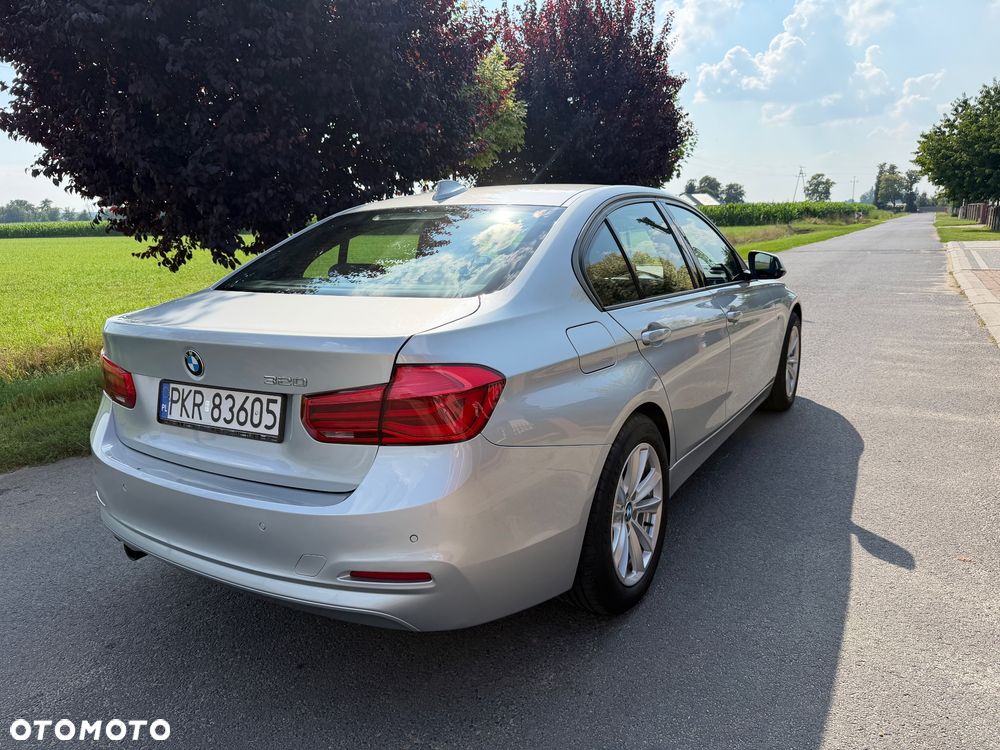 BMW Seria 3 318d Sport Line - 9