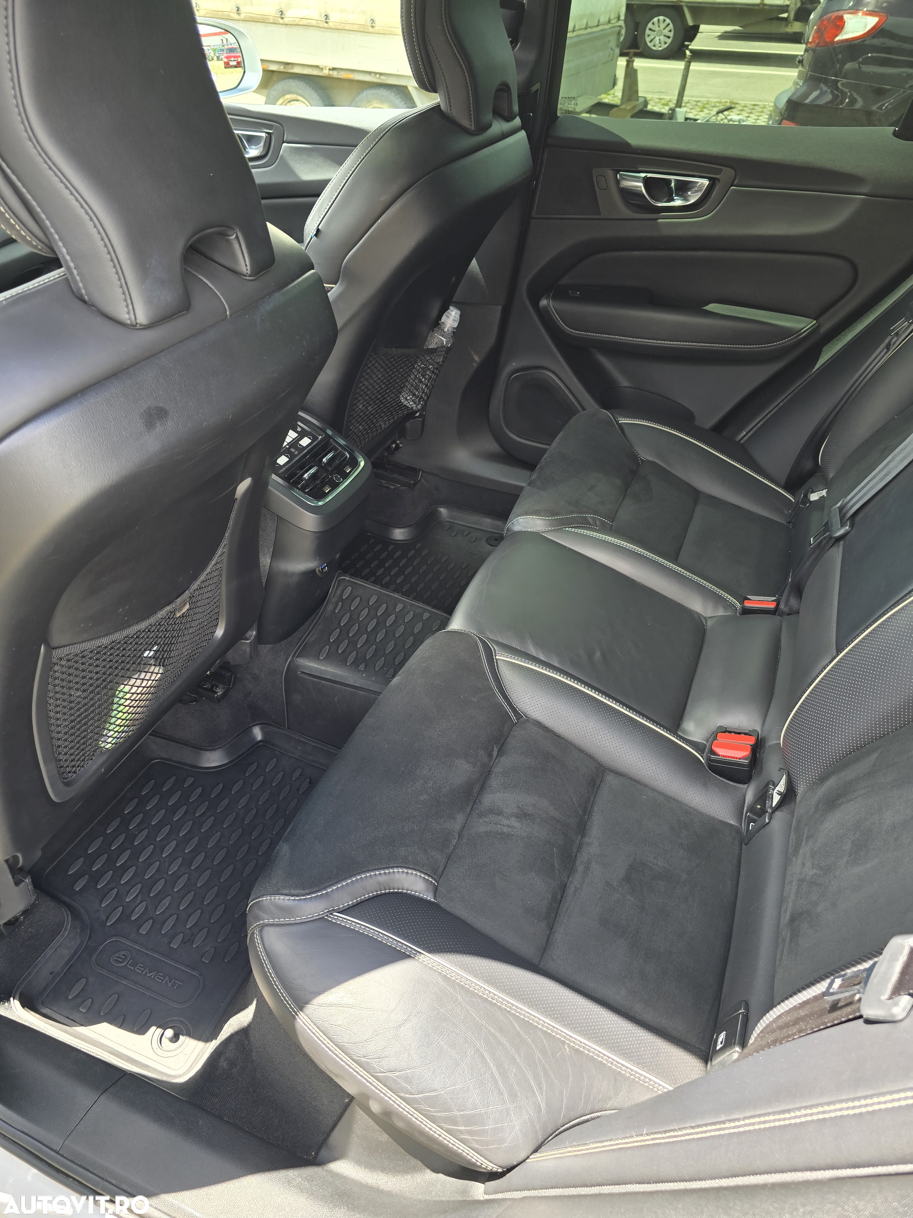 Volvo XC 60 D4 R-Design - 9