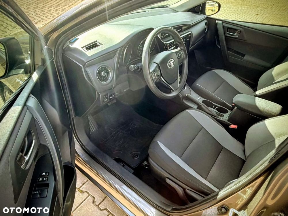 Toyota Auris Hybrid 135 Active - 13