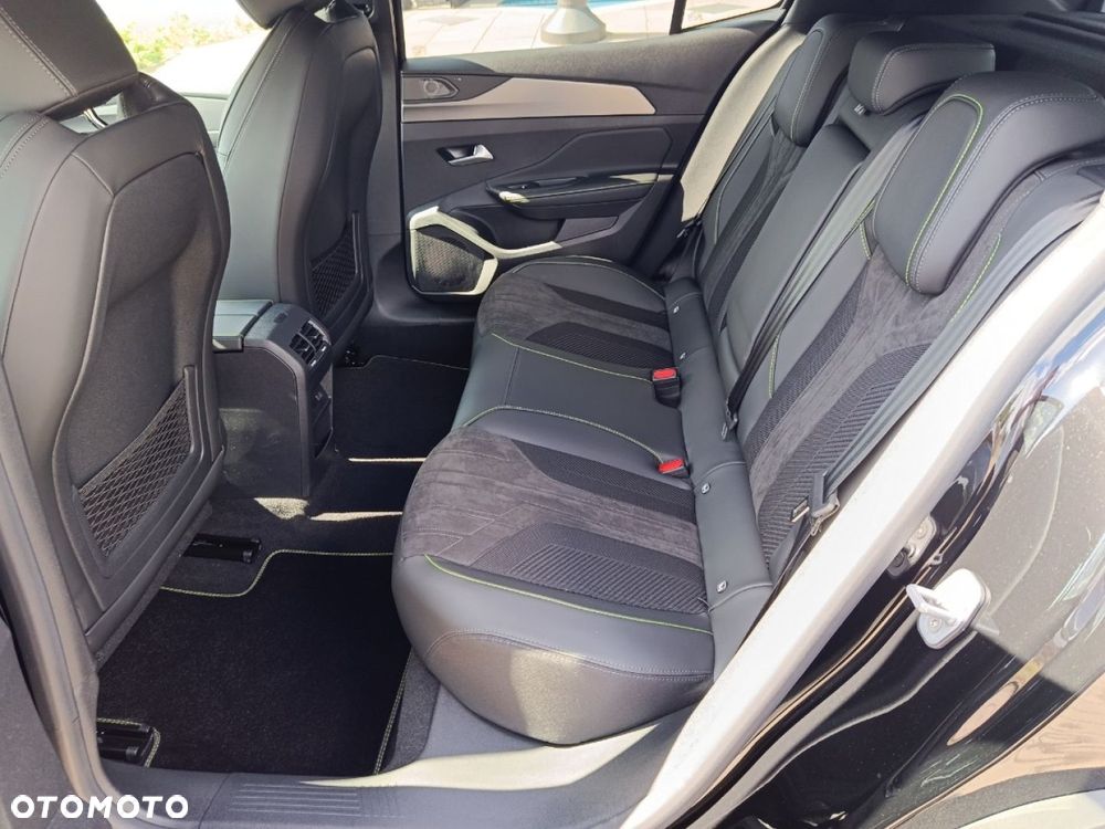 Peugeot 408 - 14