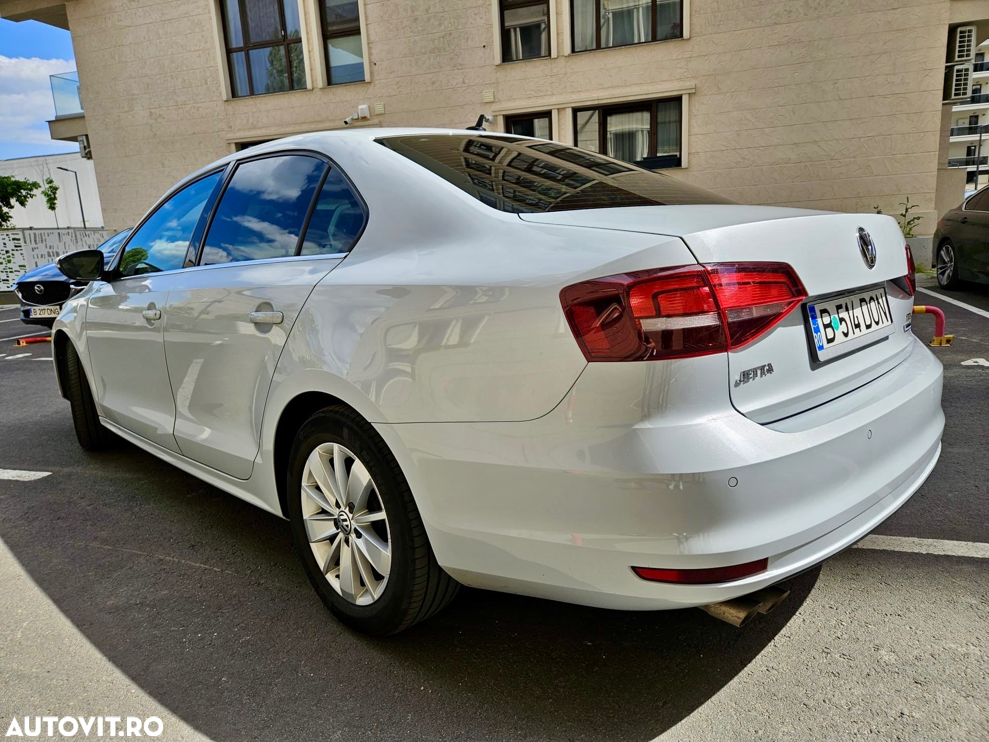 Volkswagen Jetta 2.0 TDI DSG Comfortline - 6