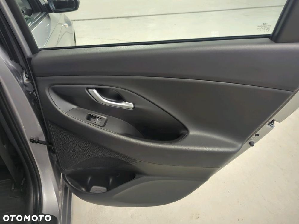 Hyundai i30 1.5 DPI Classic + - 21