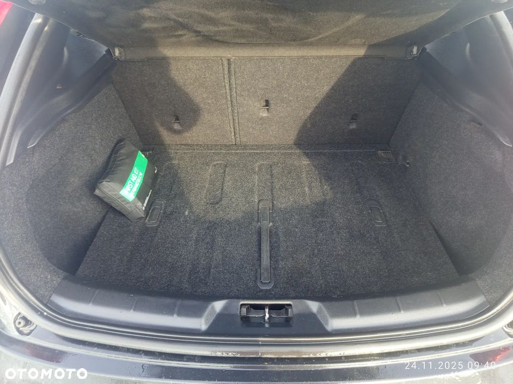 Volvo V40 D3 R Design - 12