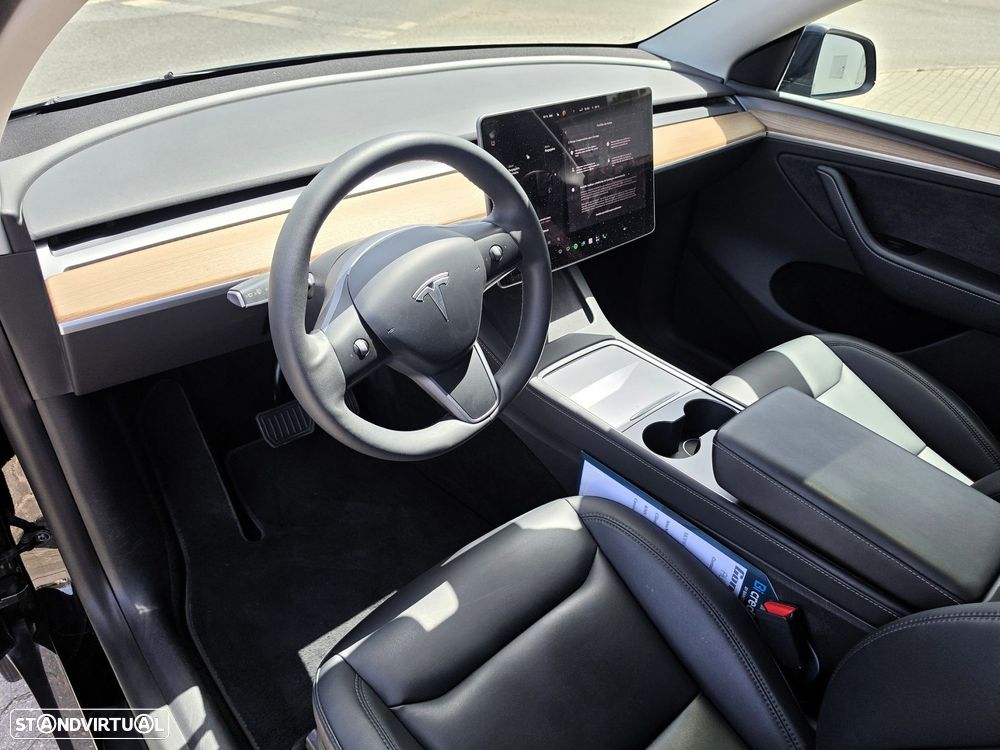 Tesla Model Y Long Range Dual Motor AWD - 9