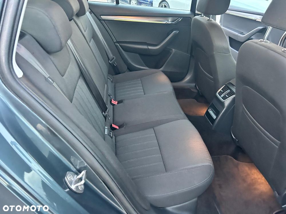 Skoda Octavia 2.0 TDI Elegance DSG - 26