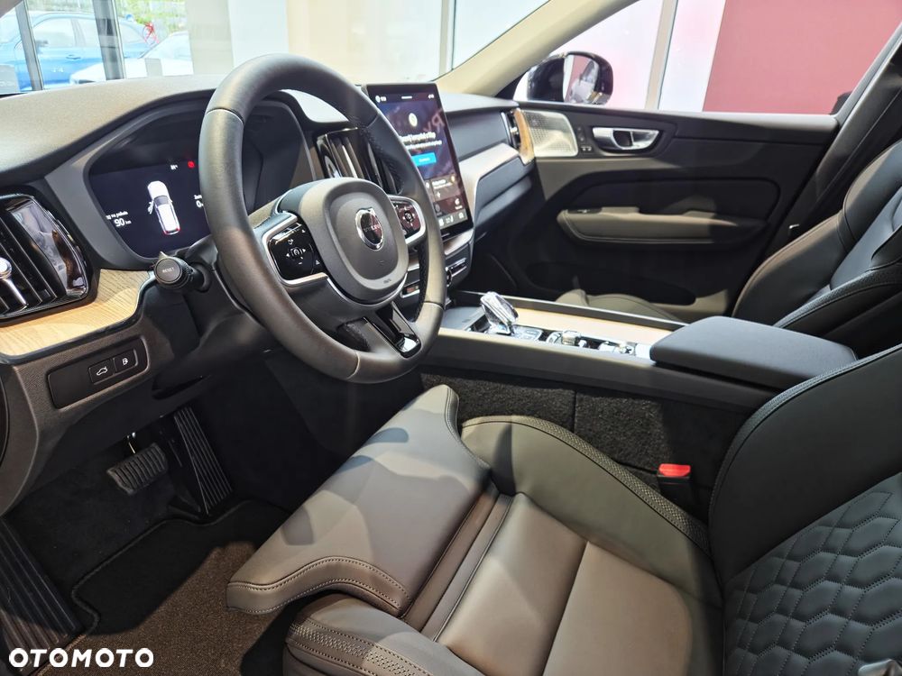 Volvo XC 60 T8 Plug-In Hybrid AWD Plus Dark - 8