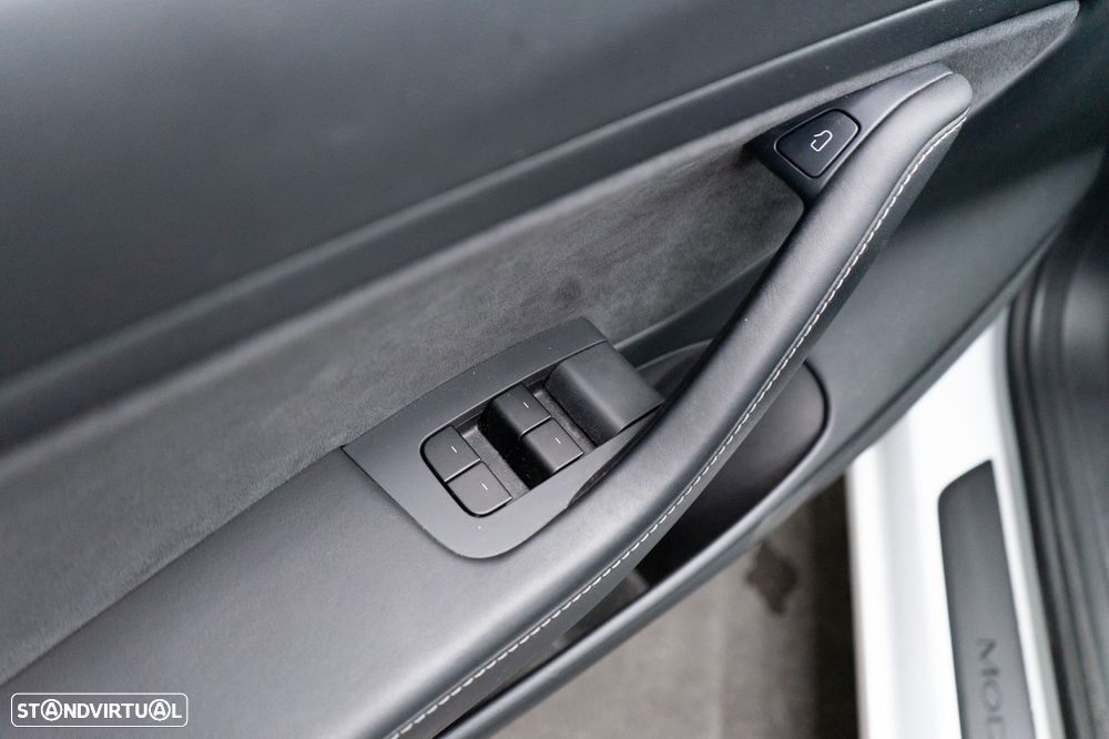 Tesla Model 3 Long-Range Dual Motor AWD - 22