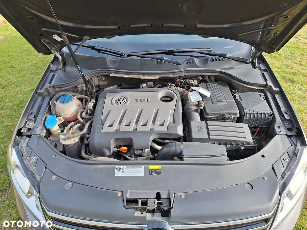 Volkswagen Passat 2.0 TDI DSG BlueMotion Technology Comfortline - 12