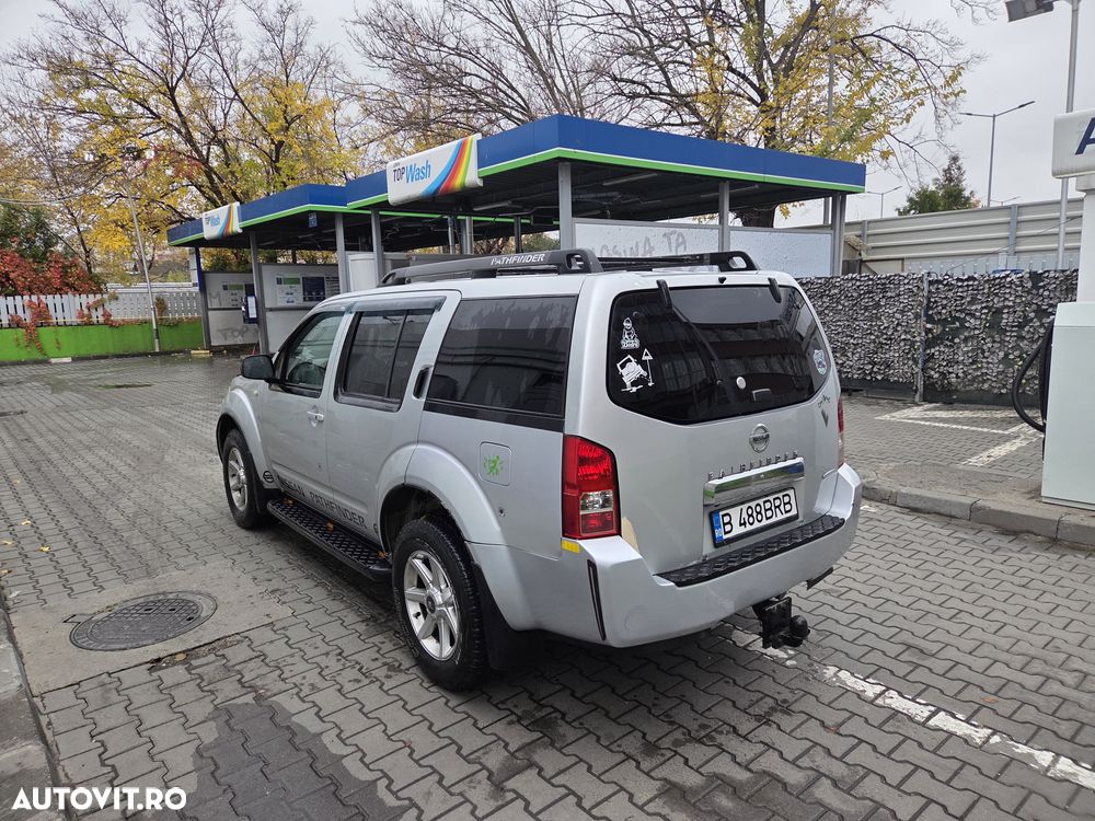 Nissan Pathfinder 2.5 dCi Aut LE - 2