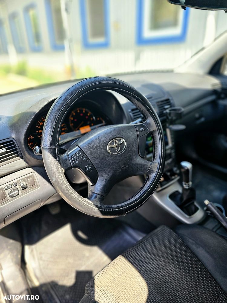Toyota Avensis 1.8 VVT-i - 11