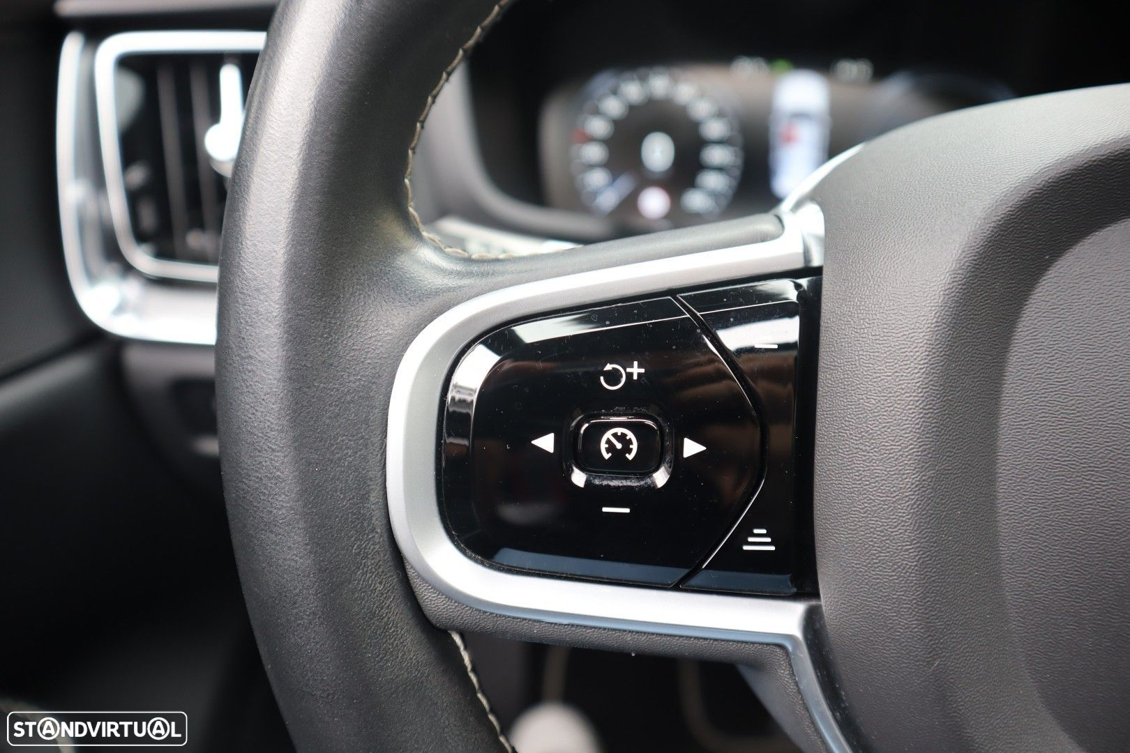Volvo S60 2.0 T8 PHEV R-Design AWD - 35
