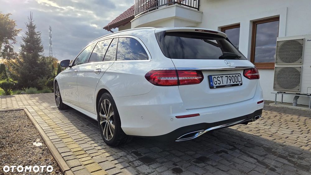 Mercedes-Benz Klasa E 220 d 4Matic T 9G-TRONIC AMG Line - 3