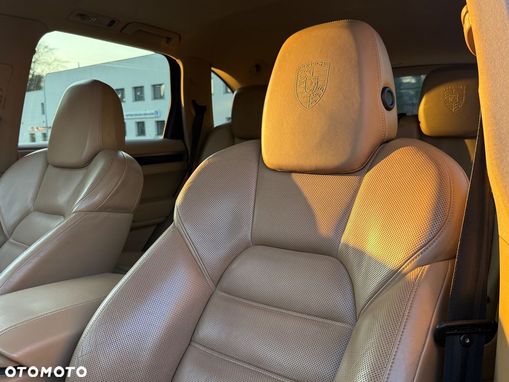 Porsche Cayenne - 40
