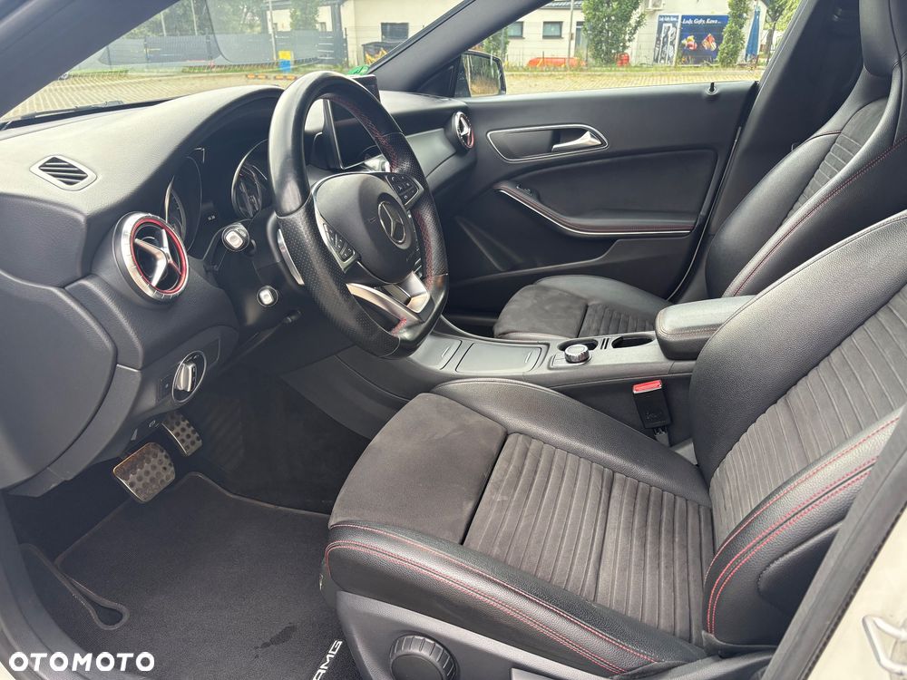 Mercedes-Benz CLA 220 d 7G-DCT AMG Line - 11