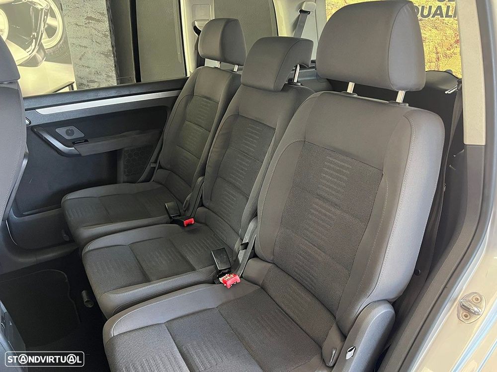 VW Touran 2.0 TDI Highline 7L - 22