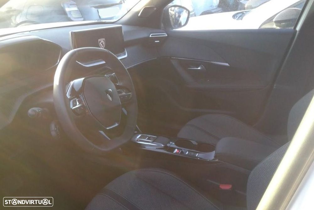 Peugeot e-2008 54 kWh Allure - 4