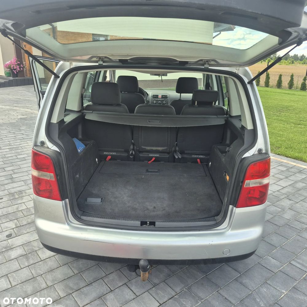 Volkswagen Touran 1.9 TDI Highline - 3