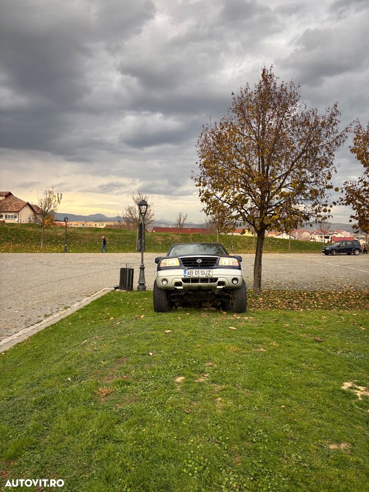 Suzuki Grand Vitara 2.0i - 10