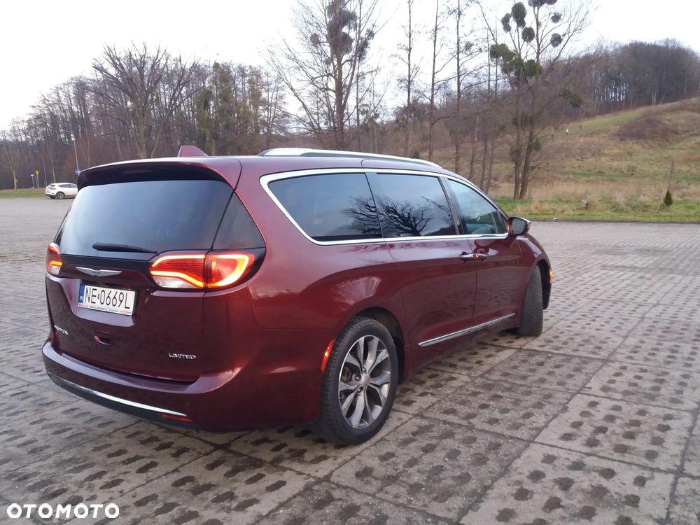 Chrysler Pacifica - 3