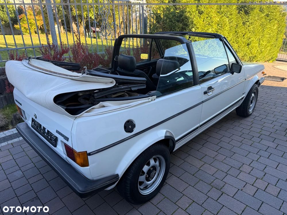 Volkswagen Golf 1.1 L - 12