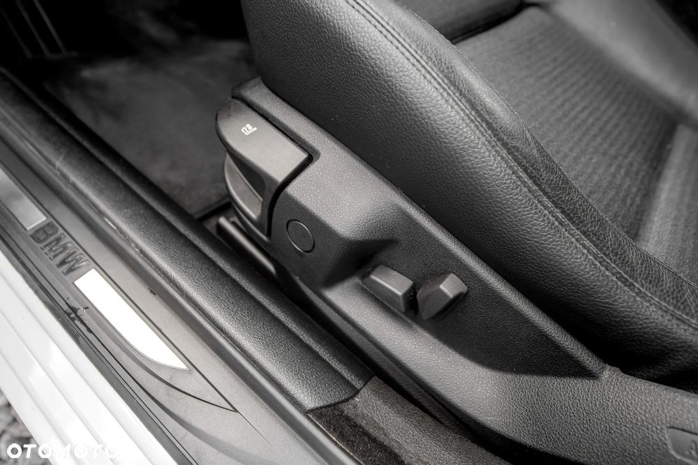 BMW Seria 5 525d xDrive Touring Luxury Line - 27