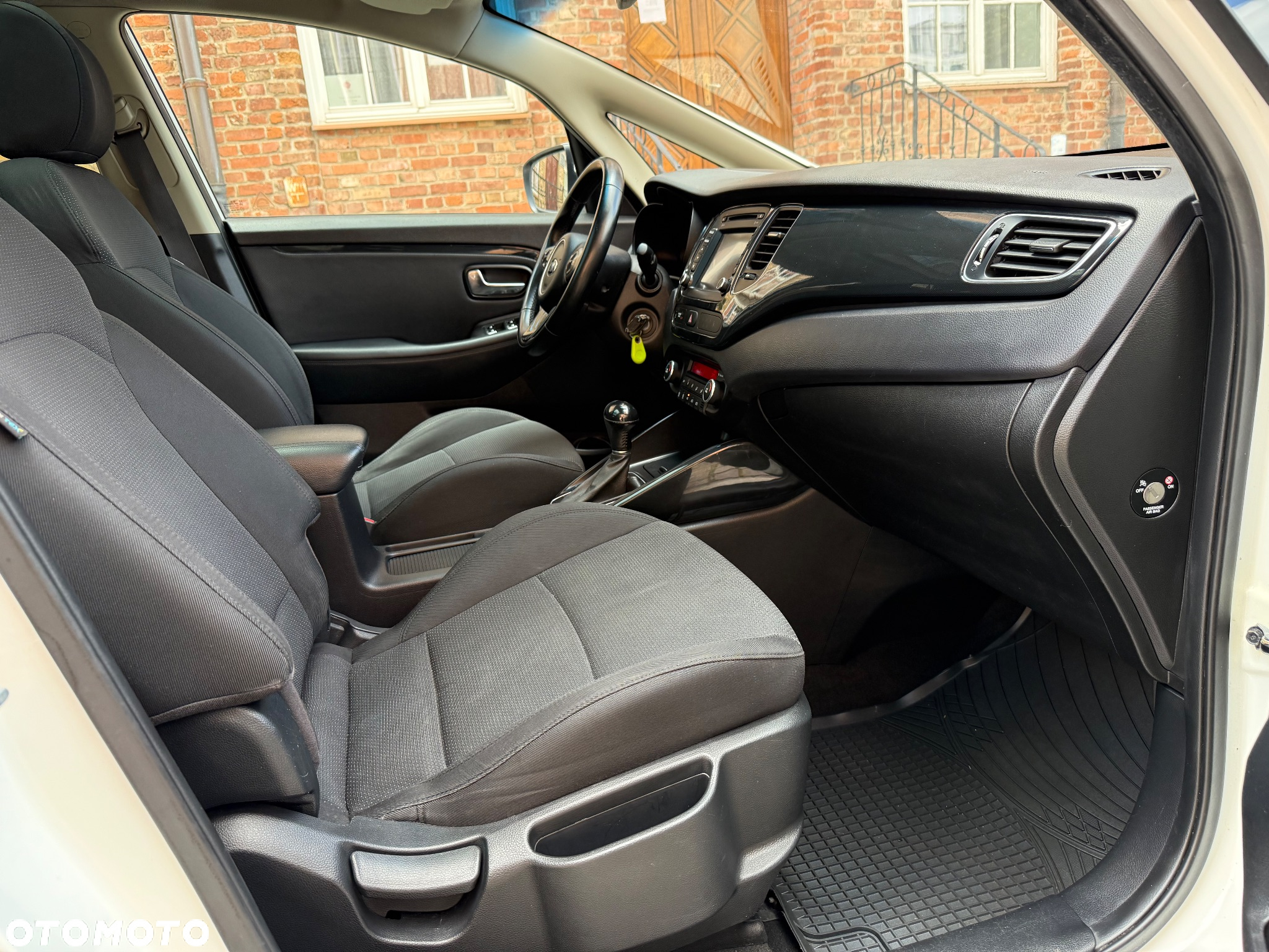 Kia Carens 1.7 CRDi L 7os - 15