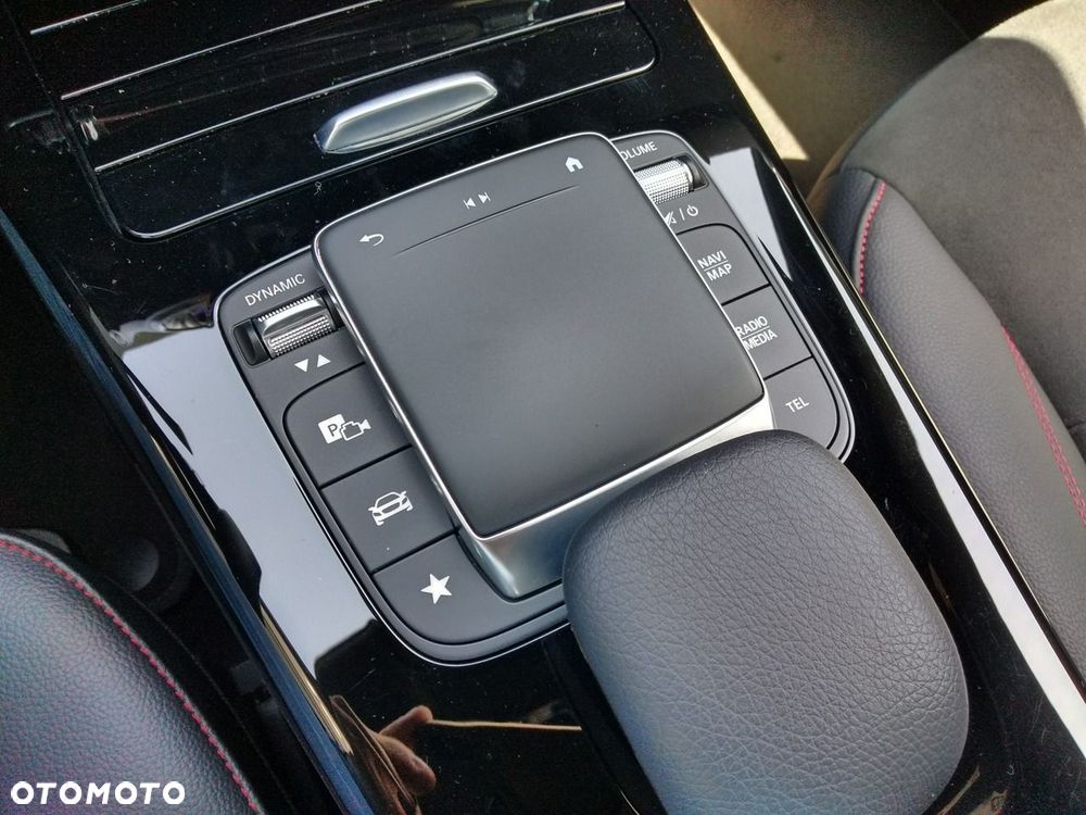 Mercedes-Benz CLA 200 7G-DCT AMG Line - 24