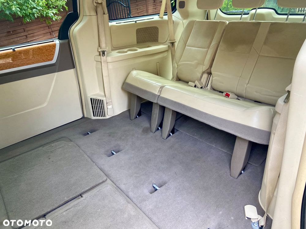 Chrysler Town & Country 3.8 - 10