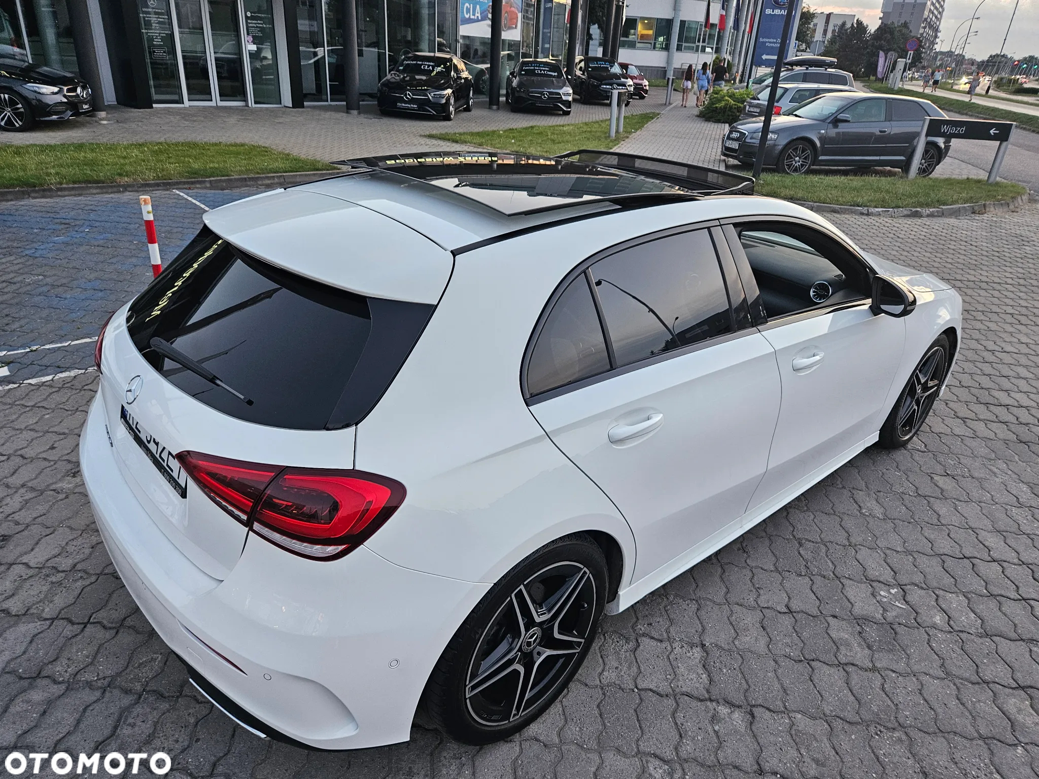 Mercedes-Benz Klasa A 180 AMG Line 7G-DCT - 3