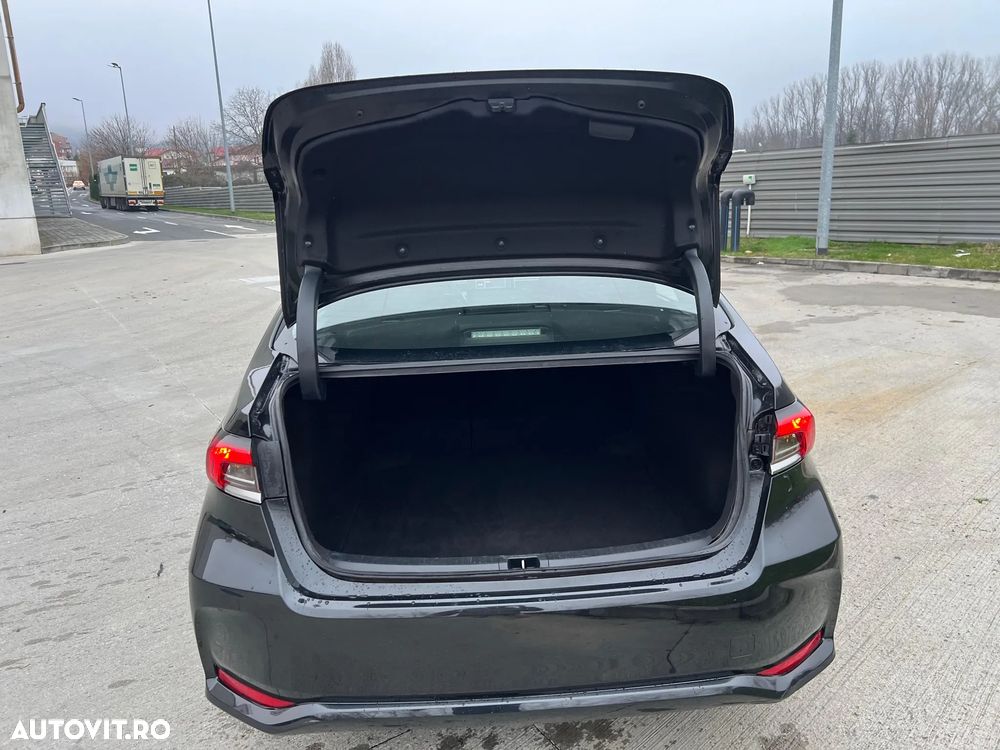 Toyota Corolla Sedan 1.8 HSD Dynamic - 16