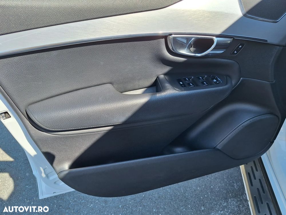 Volvo XC 90 D5 AWD Momentum - 3