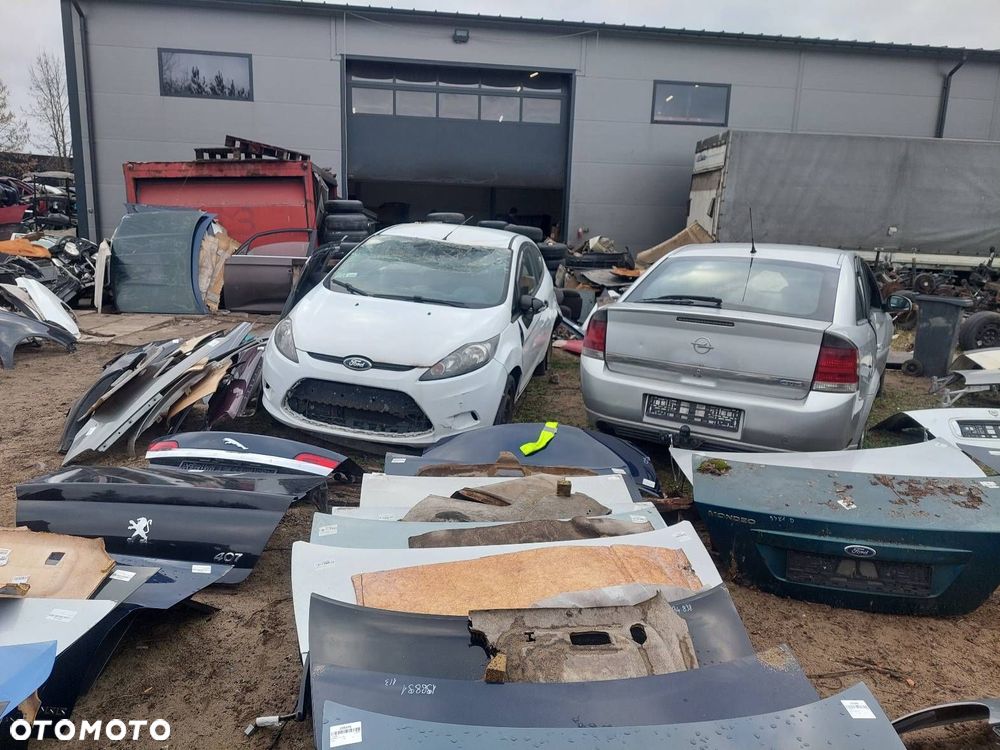 KOMPLETNY TYŁ KLAPA ZDERZAK LAMPY TOYOTA AVENSIS T25 LIFT SEDAN 8S6 - 13