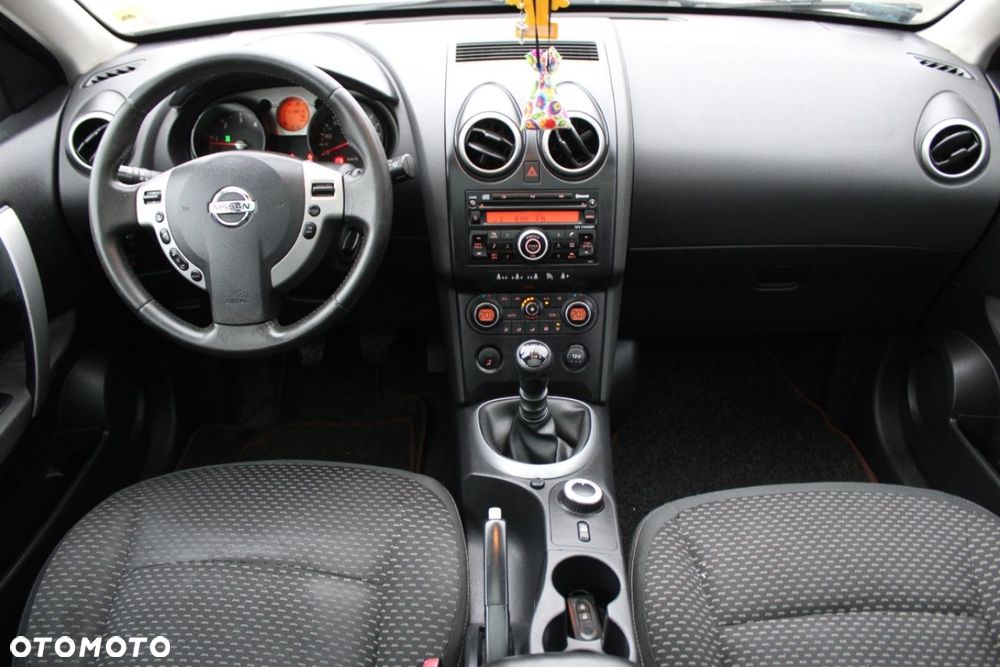 Nissan Qashqai 2.0 dCi 4 x 4 DPF tekna - 33