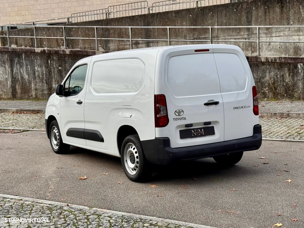 Toyota Proace City L2 1.5D - 3 Lugares - 5