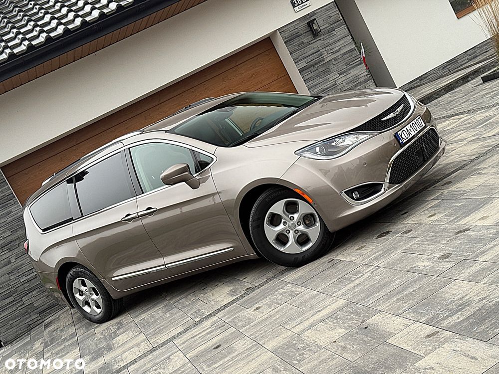 Chrysler Pacifica - 23