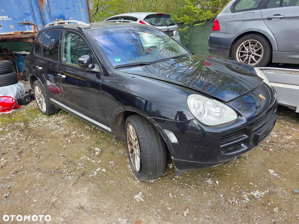 Porsche Cayenne - 1