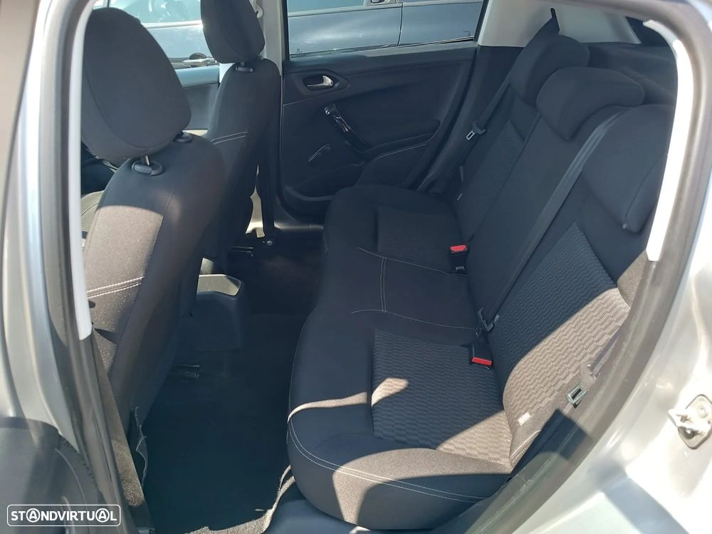 Peugeot 208 1.2 PureTech Style - 11
