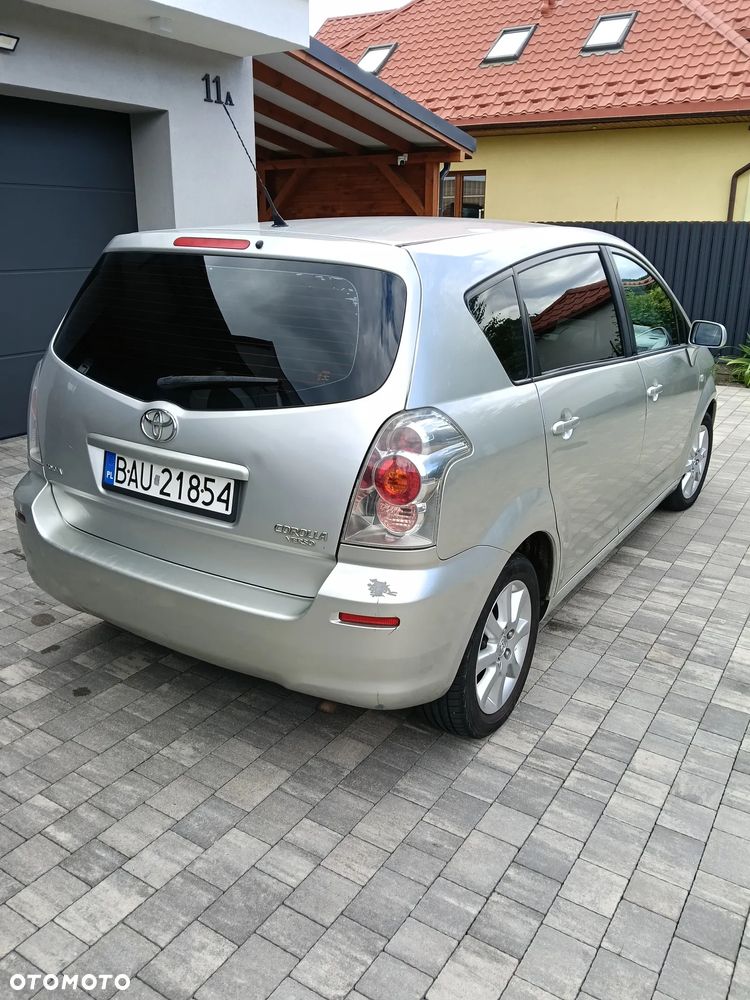 Toyota Corolla Verso - 4
