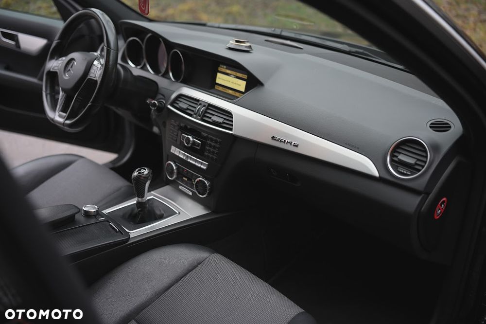 Mercedes-Benz Klasa C 180 CGI BlueEFFICIENCY Avantgarde - 10