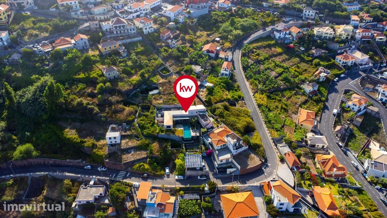 Moradia de Luxo com Piscina Infinita, Vista Mar e Elevado Potencial de - Grande imagem: 3/51