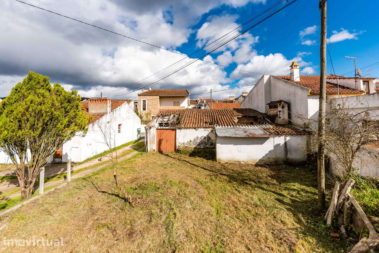 MORADIA EM RUINA | BEMPOSTA | ABRANTES | PARA REMODELAÇÃO TOTAL - Grande imagem: 2/38
