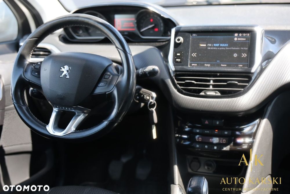 Peugeot 208 - 23