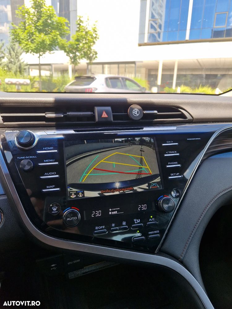 Toyota Camry 2.5 Exclusive - 19