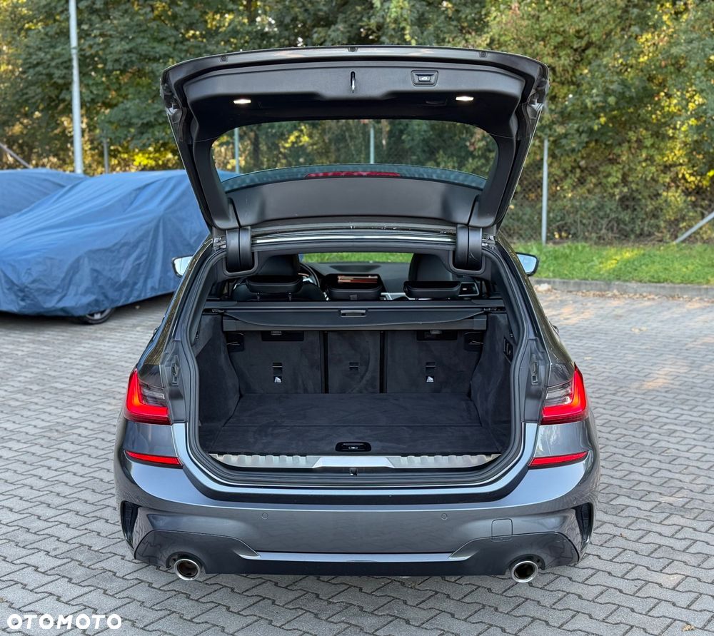 BMW Seria 3 330e xDrive M Sport - 31