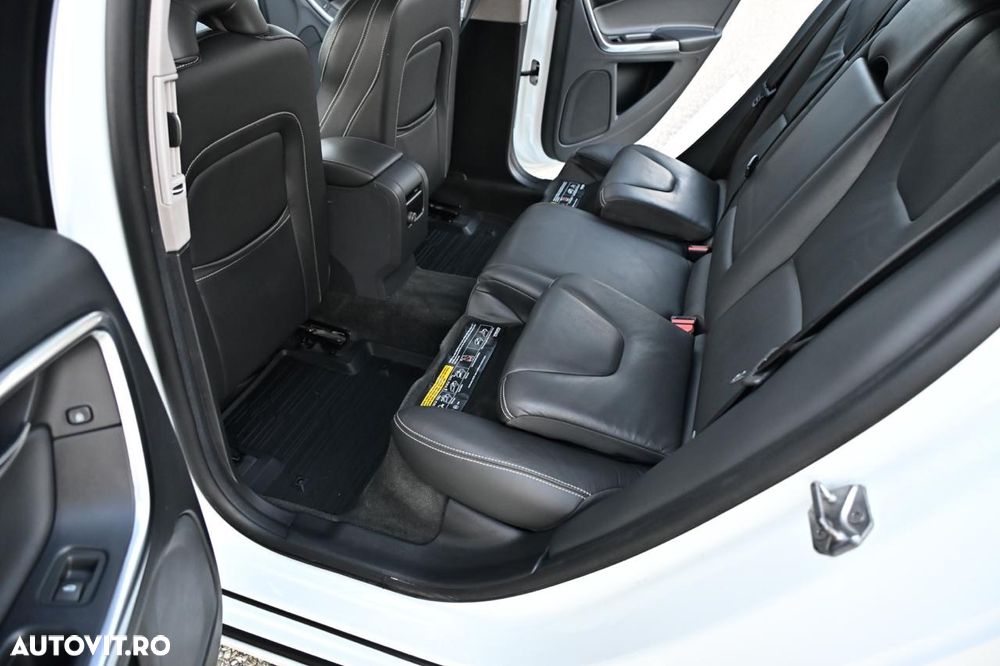 Volvo V60 D6 Plug-In-Hybrid AWD Geartronic Summum - 35