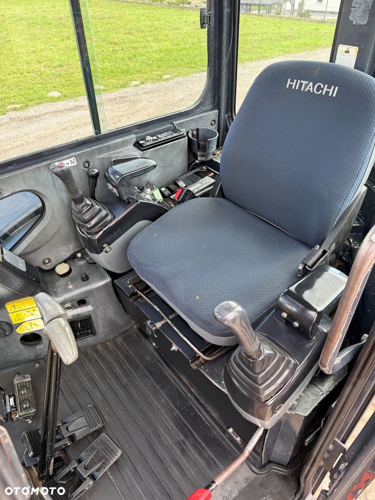 Hitachi Zx30 - 8