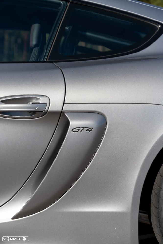 Porsche Cayman GT4 - 31