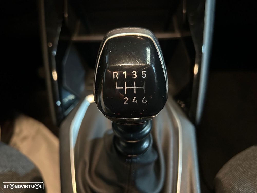 Peugeot 208 1.2 PureTech Active Pack - 29