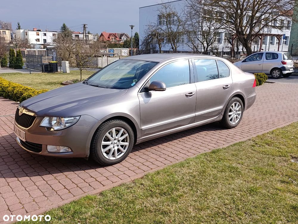 Skoda Superb 2.0 TDI DSG Ambition - 2